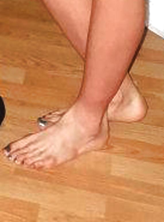4P Female Track Athletes feet.