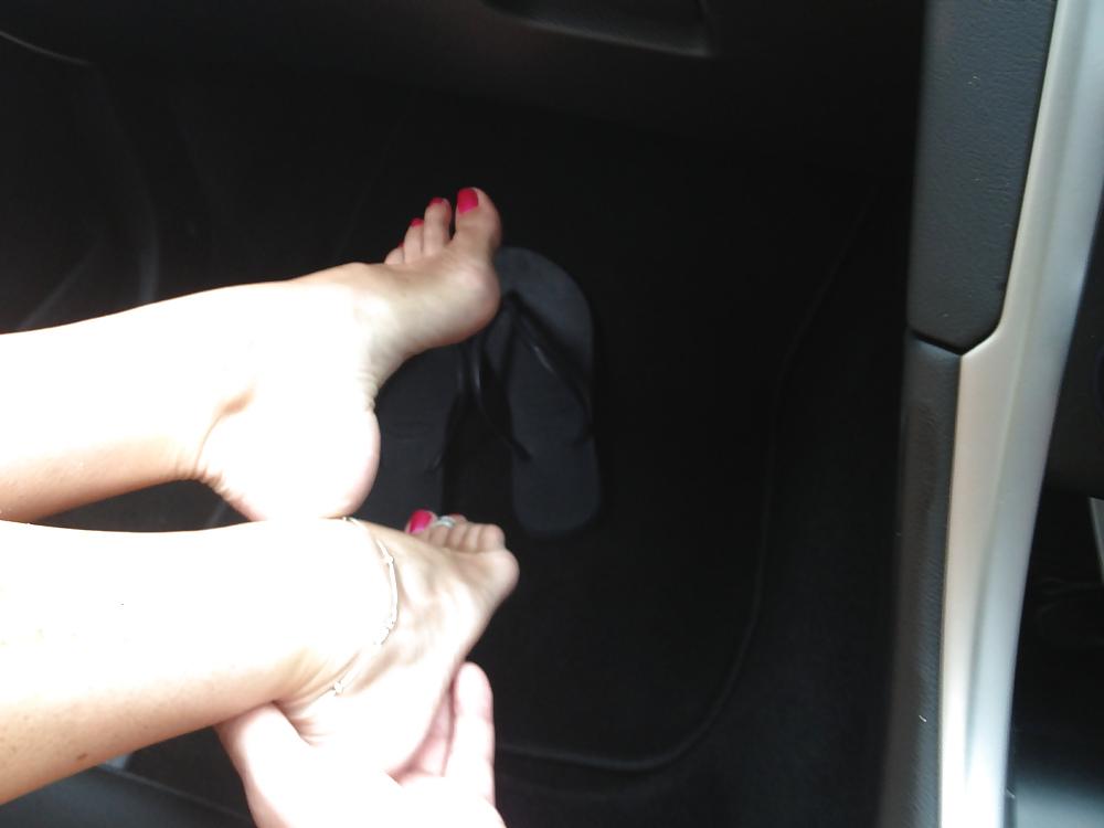 25P Feet, toes, heels, arches, asses, and more feet!