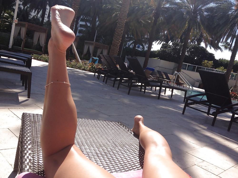 25P Feet, toes, heels, arches, asses, and more feet!