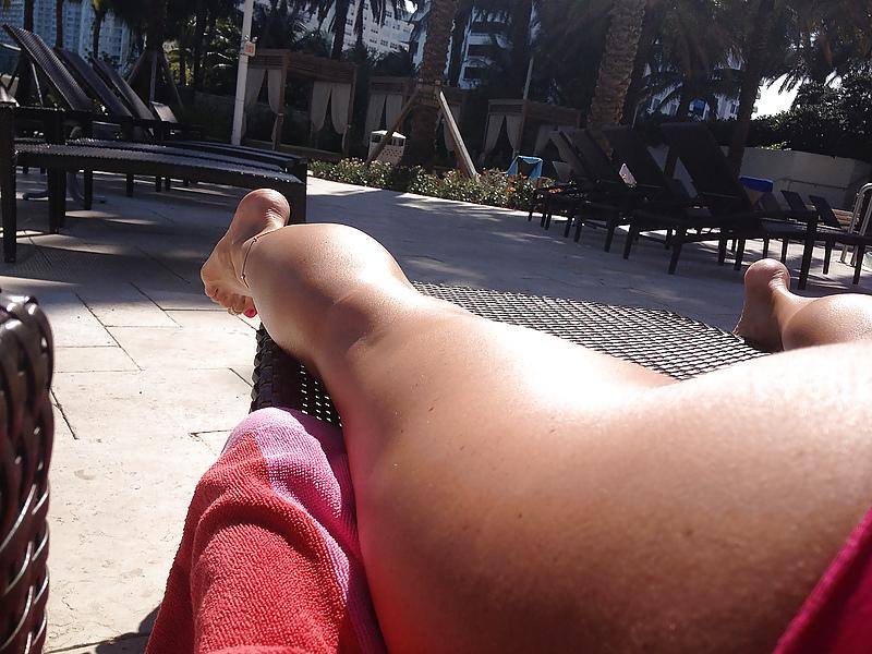 25P Feet, toes, heels, arches, asses, and more feet!