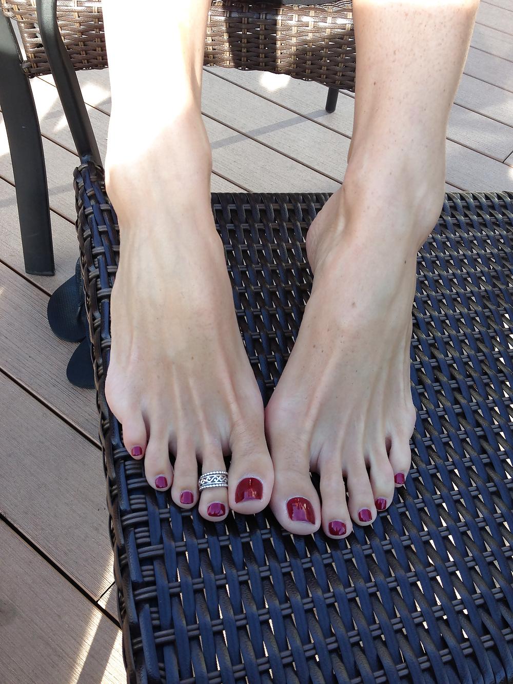 25P Feet, toes, heels, arches, asses, and more feet!