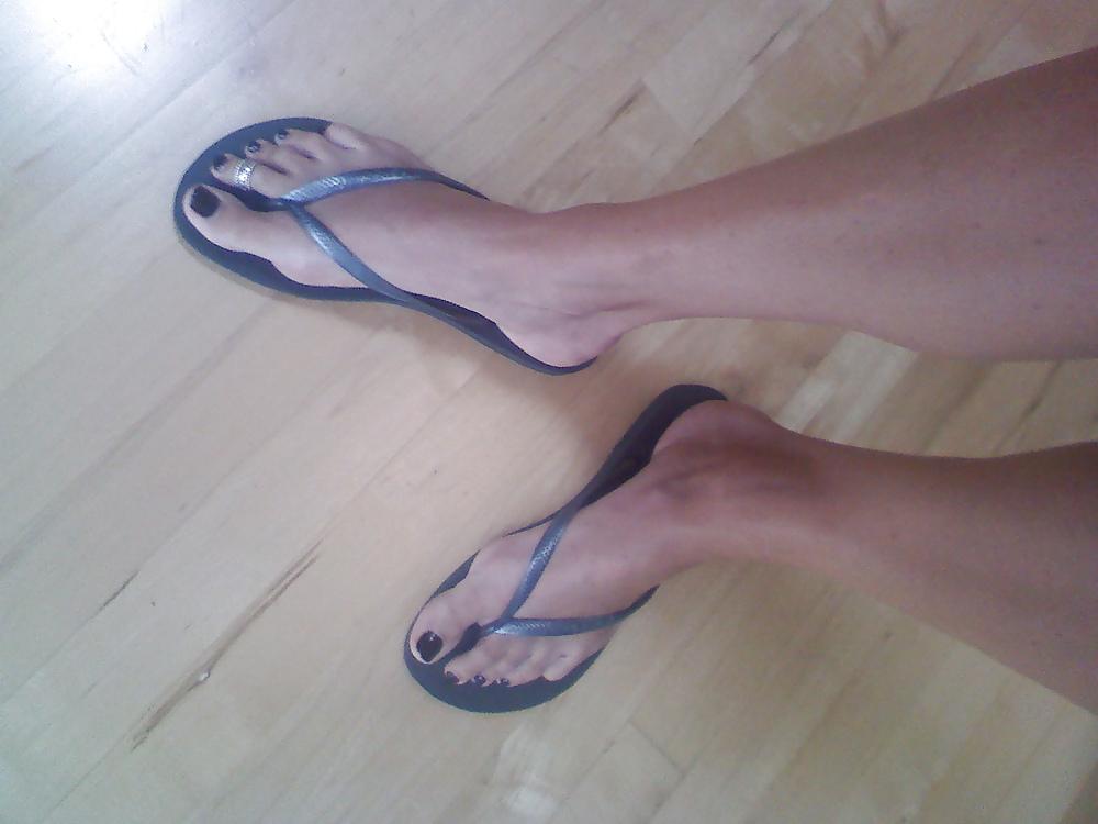 25P Feet, toes, heels, arches, asses, and more feet!
