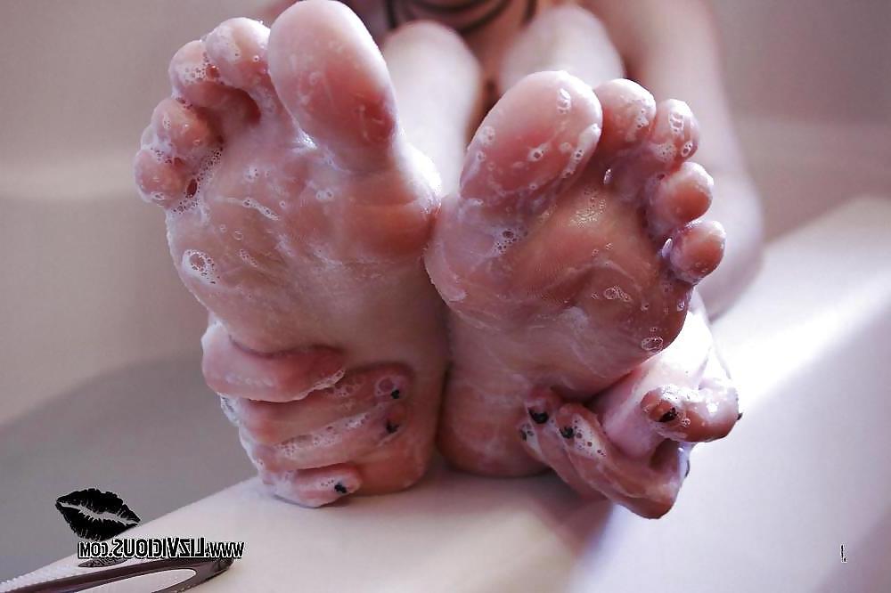 25P Liz Vicious Cute Feet