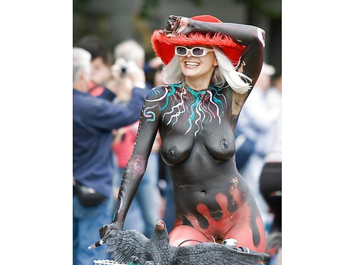 25P Nude Painted Ladies in Public Fetish Gallery 5