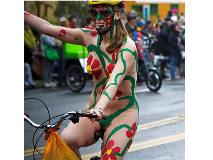 25P Nude Painted Ladies in Public Fetish Gallery 5