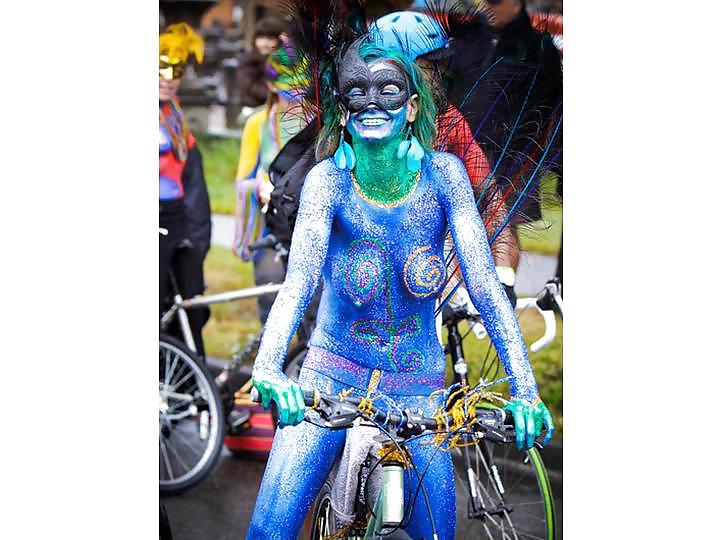 25P Nude Painted Ladies in Public Fetish Gallery 5