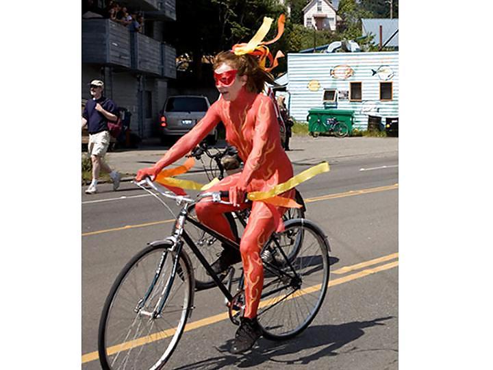 25P Nude Painted Ladies in Public Fetish Gallery 5