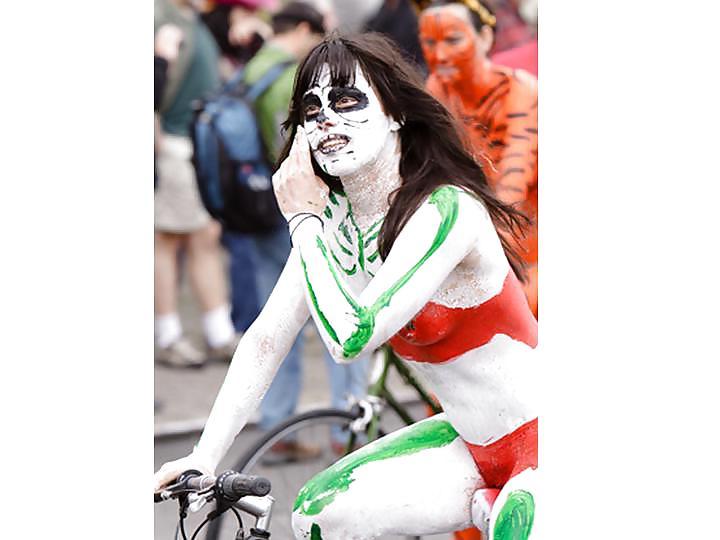 25P Nude Painted Ladies in Public Fetish Gallery 5