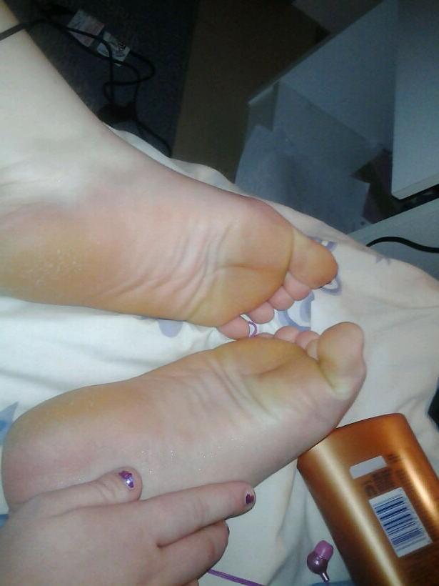 23P Young bitch on kik mmm