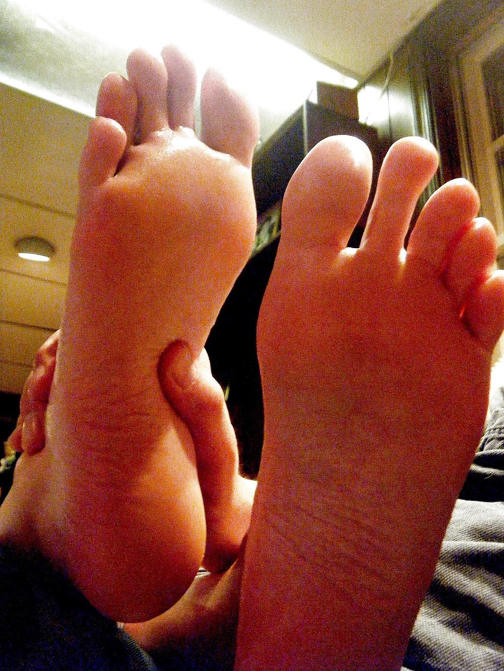 17P More candid shots of my wife's exquisite feet and toes