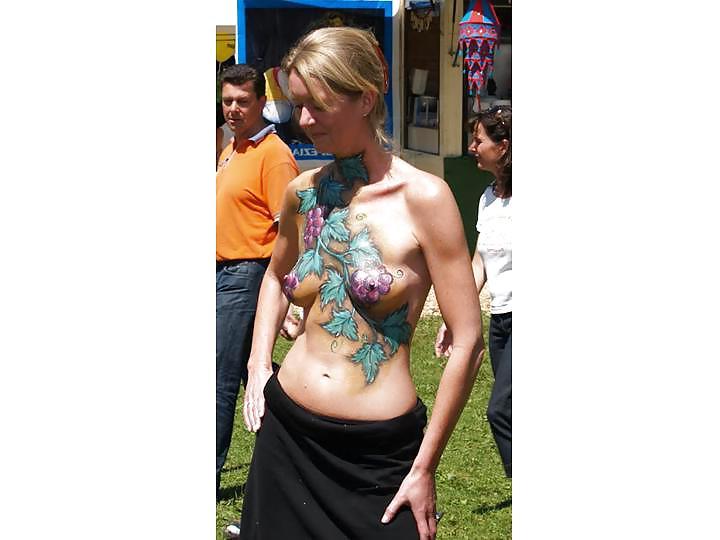 25P Nude Painted Ladies in Public Fetish Gallery 14