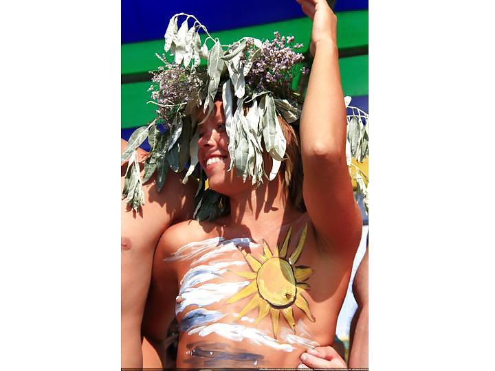 25P Nude Painted Ladies in Public Fetish Gallery 14