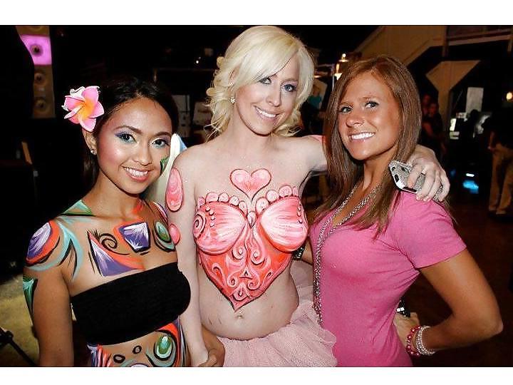 25P Nude Painted Ladies in Public Fetish Gallery 14