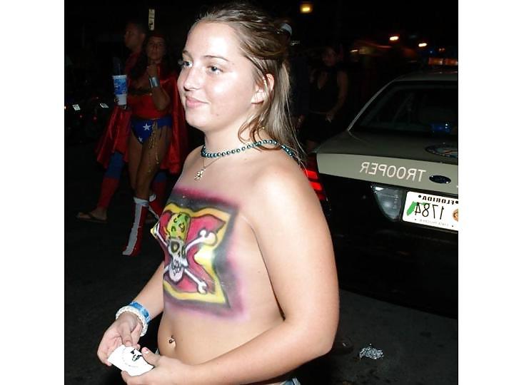 25P Nude Painted Ladies in Public Fetish Gallery 14
