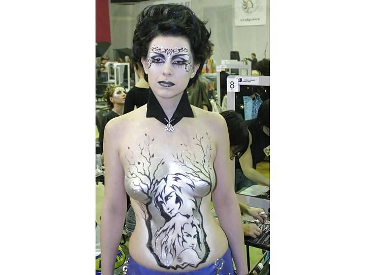 25P Nude Painted Ladies in Public Fetish Gallery 14