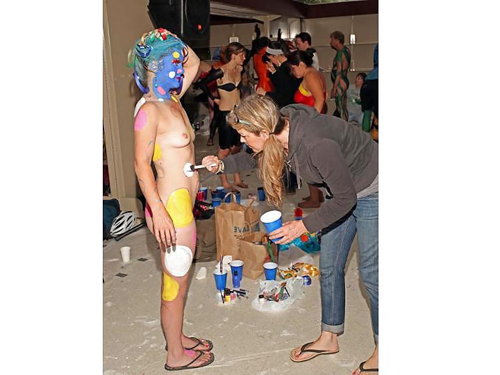 25P Nude Painted Ladies in Public Fetish Gallery 20