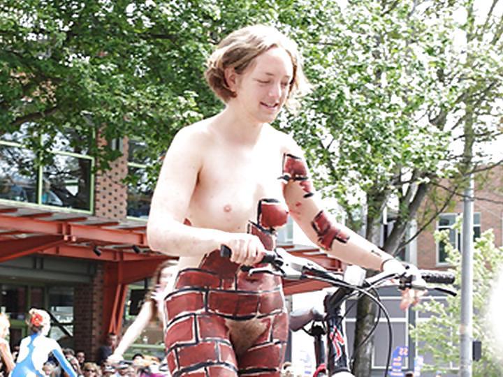 25P Nude Painted Ladies in Public Fetish Gallery 20