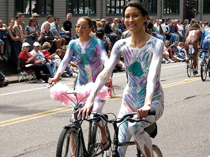 25P Nude Painted Ladies in Public Fetish Gallery 20