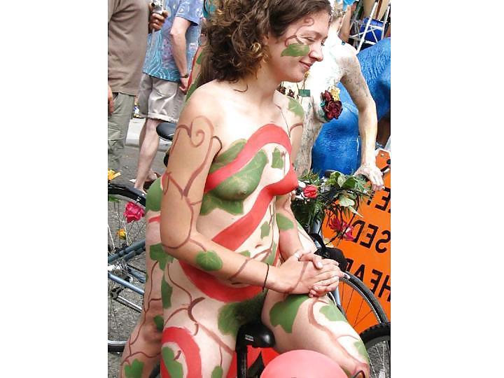 25P Nude Painted Ladies in Public Fetish Gallery 19