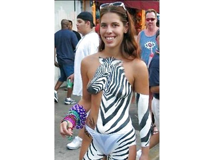 25P Nude Painted Ladies in Public Fetish Gallery 19