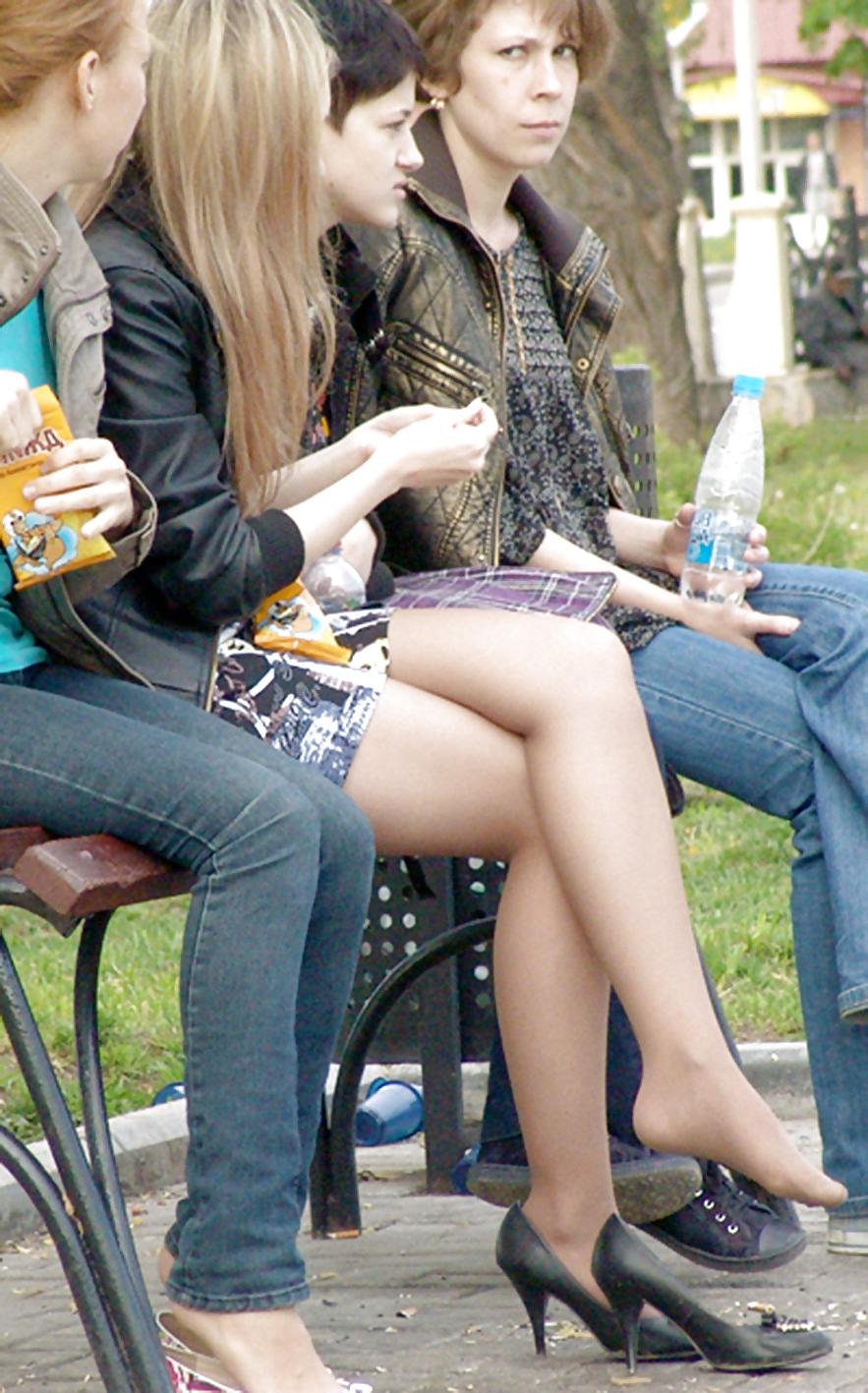 25P Candid Feet