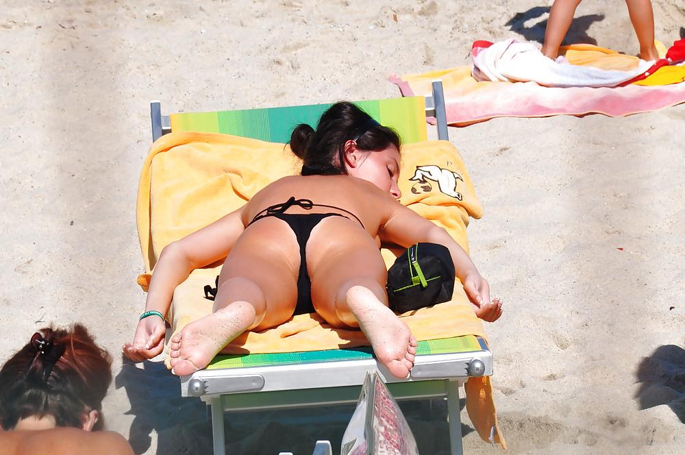 25P Candid Feet