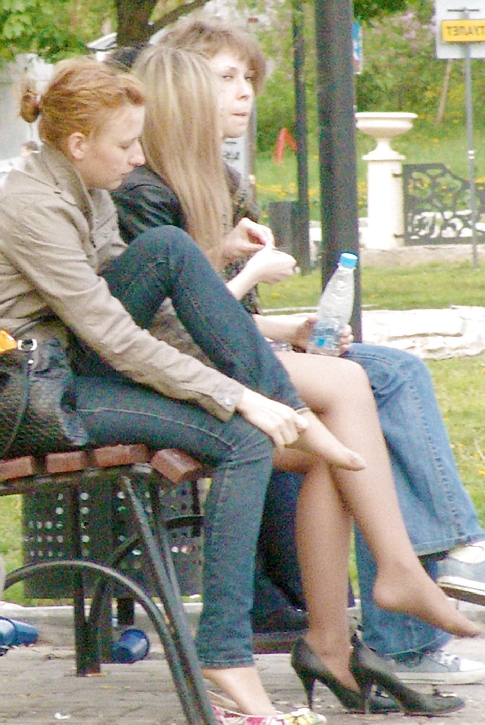 25P Candid Feet