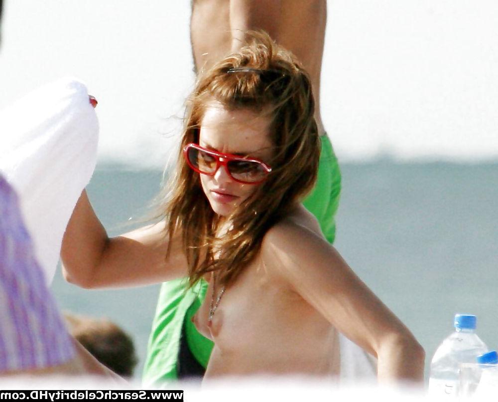 25P Mena Suvari - Topless candids on Miami beach