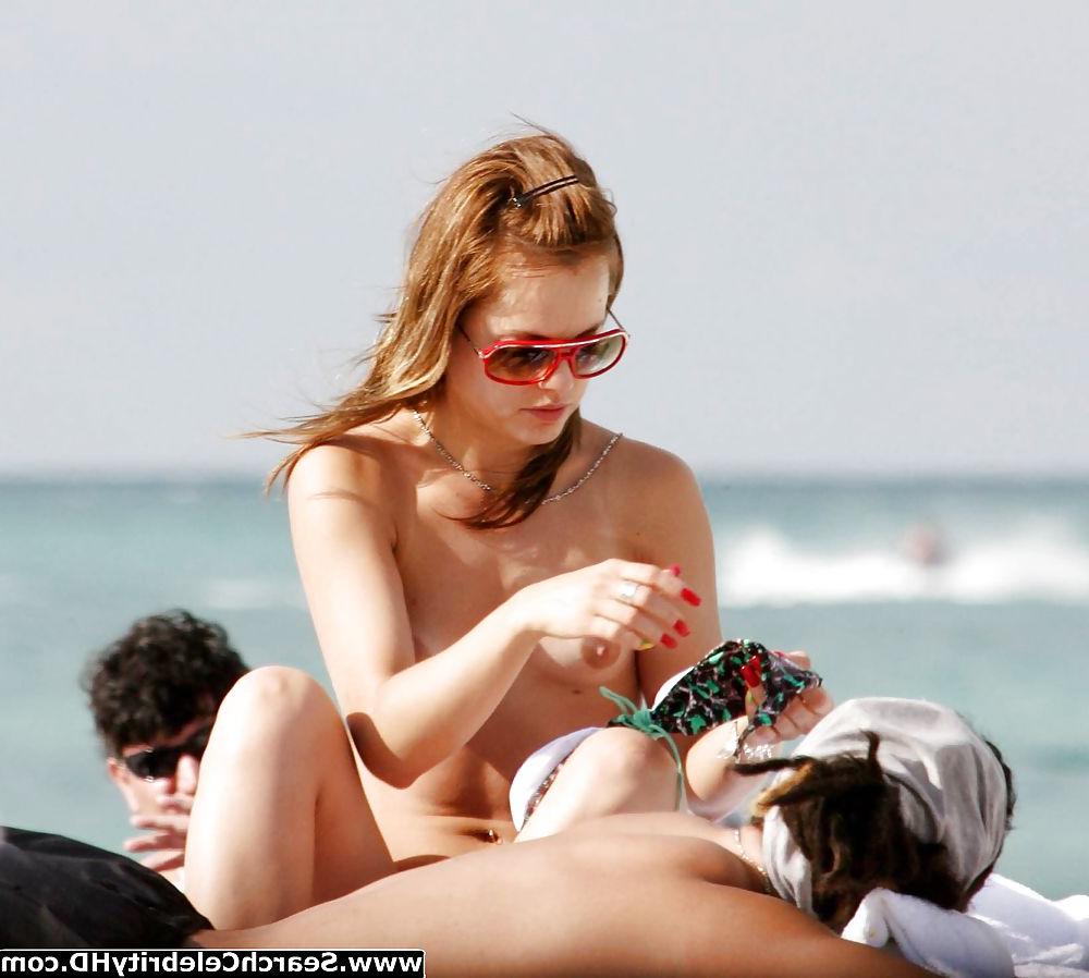 25P Mena Suvari - Topless candids on Miami beach