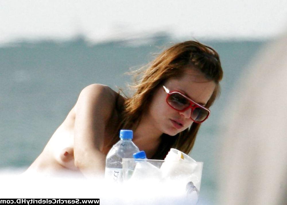 25P Mena Suvari - Topless candids on Miami beach