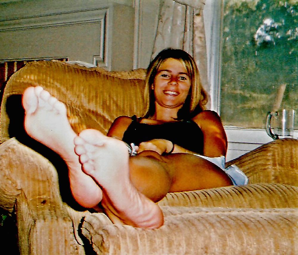 17P Big Female FeeT