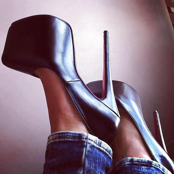 25P Feet and Heel Fetish 9