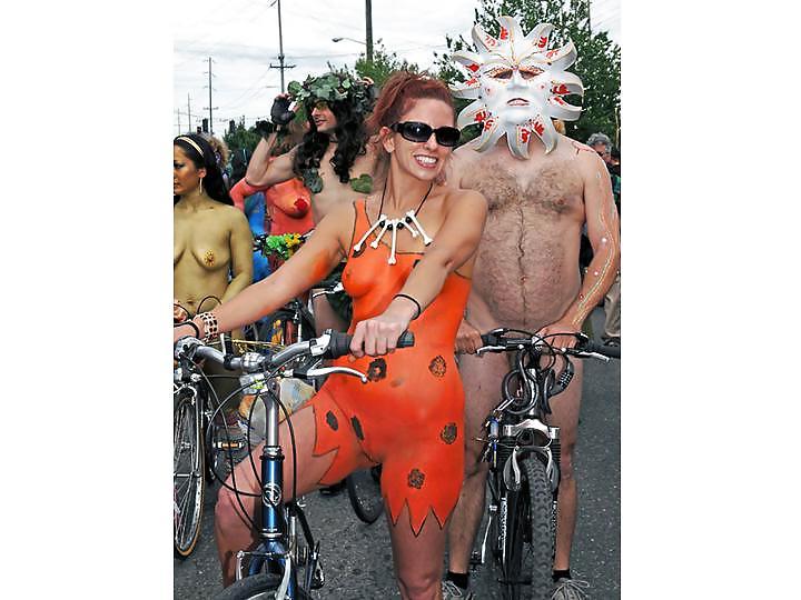 25P Nude Painted Ladies in Public Fetish Gallery 22