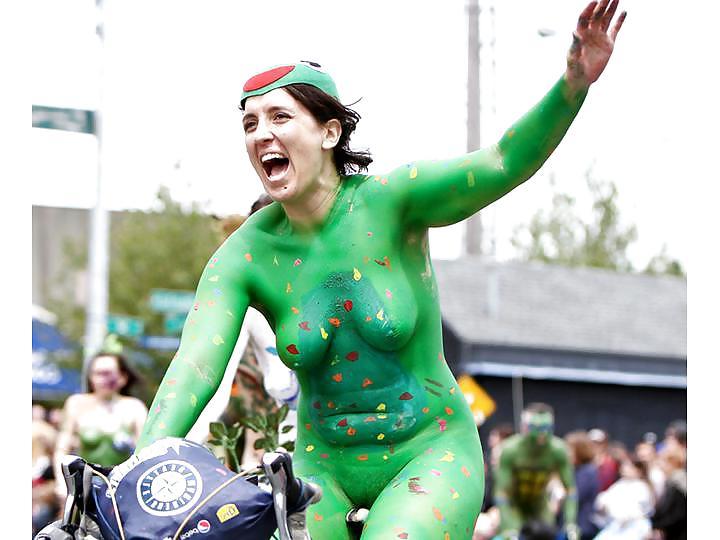 25P Nude Painted Ladies in Public Fetish Gallery 22
