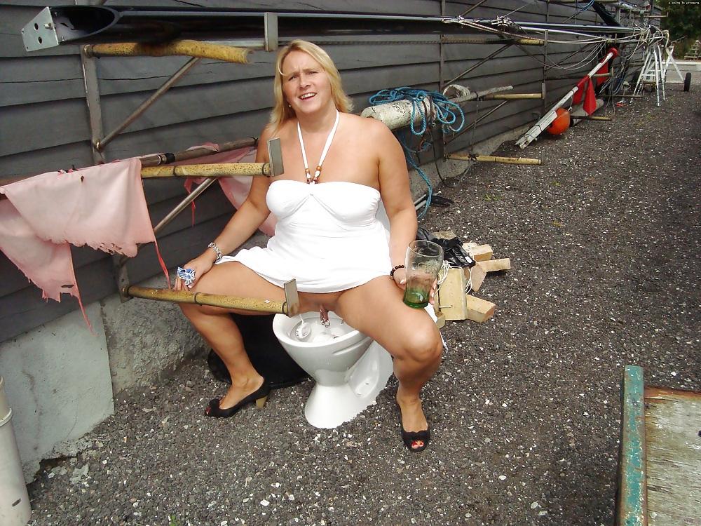 10P BIZARRE TATTOO queen flashing candid voyeur - and more