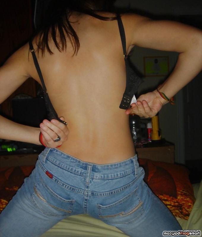 10P Cute solo brunette babe