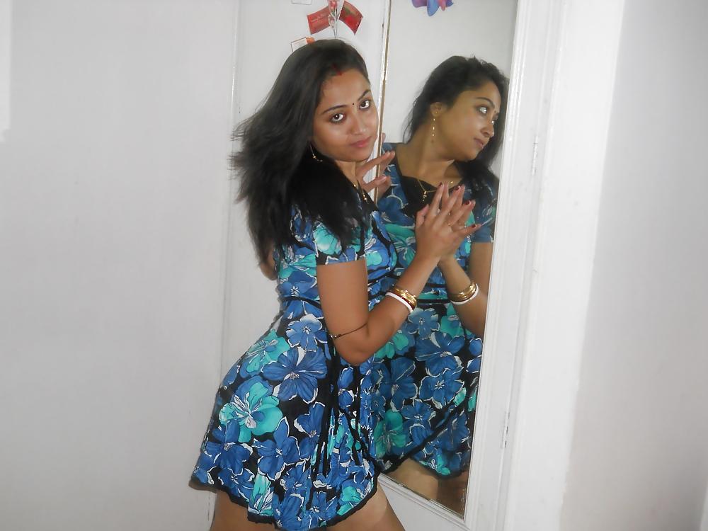 25P Cute Homely desi Indian Aunty: Exposed