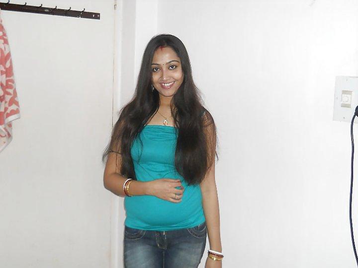 25P Cute Homely desi Indian Aunty: Exposed