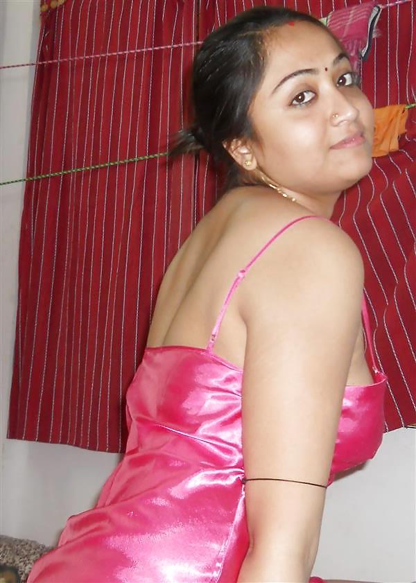 25P Cute Homely desi Indian Aunty: Exposed
