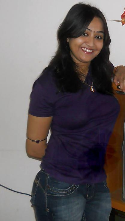 25P Cute Homely desi Indian Aunty: Exposed