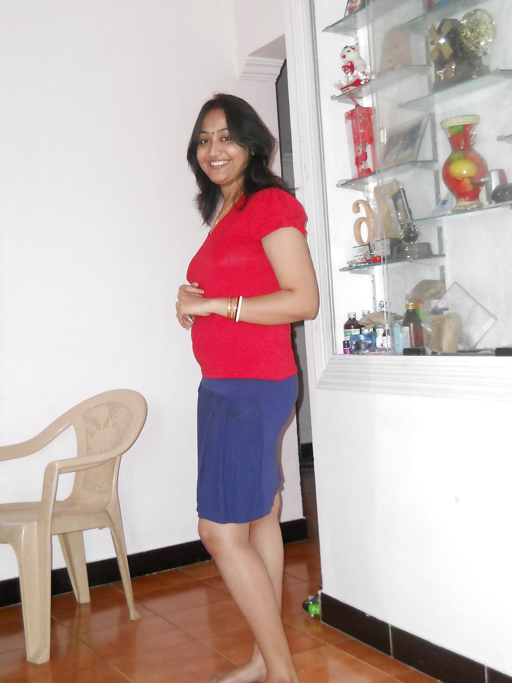 25P Cute Homely desi Indian Aunty: Exposed