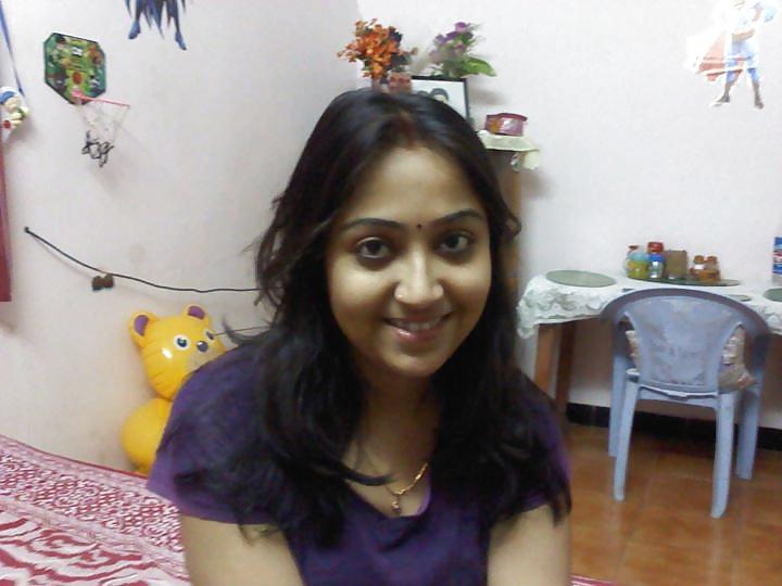 25P Cute Homely desi Indian Aunty: Exposed