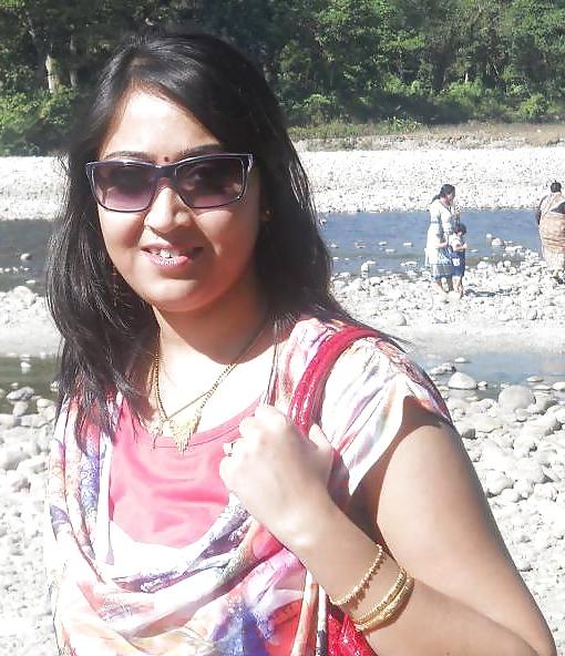 25P Cute Homely desi Indian Aunty: Exposed