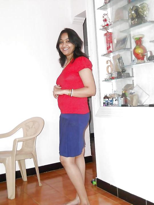 25P Cute Homely desi Indian Aunty: Exposed