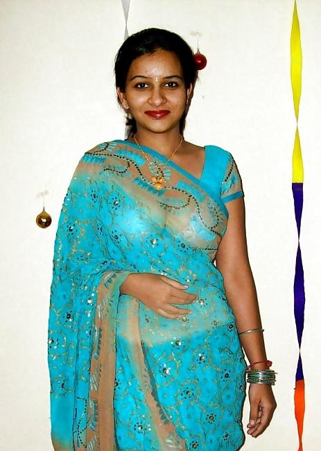 25P Cute Homely desi Indian Aunty: Exposed