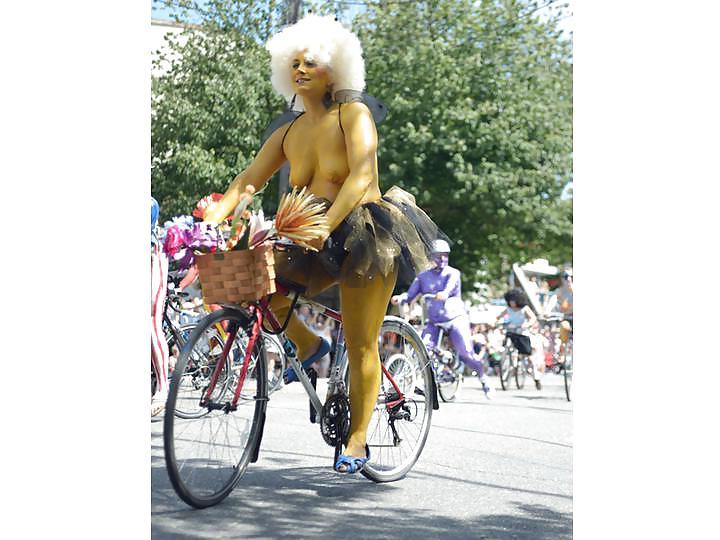 25P Nude Painted Ladies in Public Fetish Gallery 23