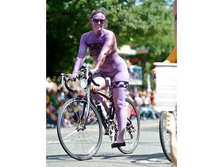 25P Nude Painted Ladies in Public Fetish Gallery 23