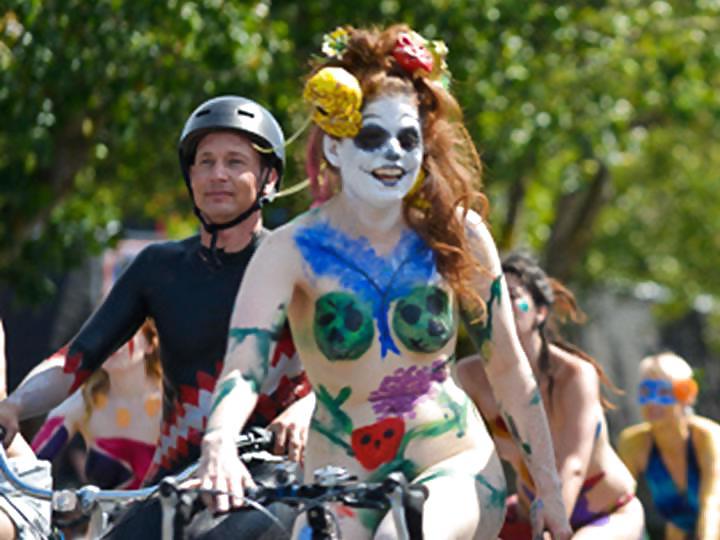 25P Nude Painted Ladies in Public Fetish Gallery 24