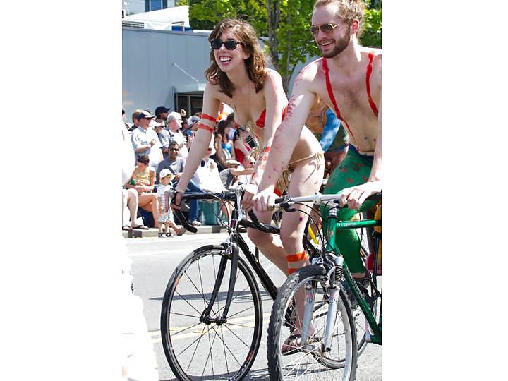25P Nude Painted Ladies in Public Fetish Gallery 24