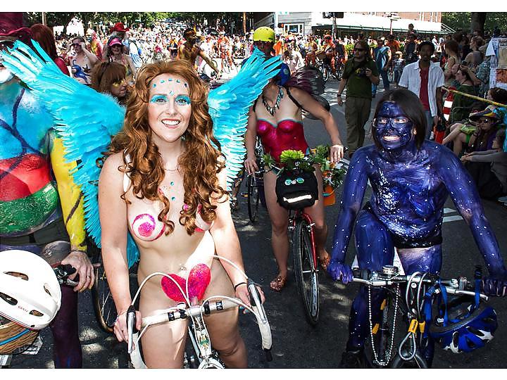 25P Nude Painted Ladies in Public Fetish Gallery 24